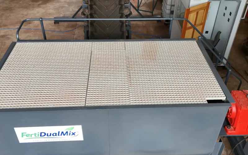 FertiDualMix twin-ribbon fertilizer blender viewed from above