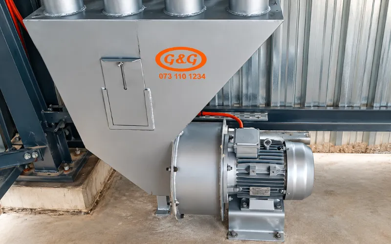 Industrial fertilizer hopper with integrated motor and mechanical drive components