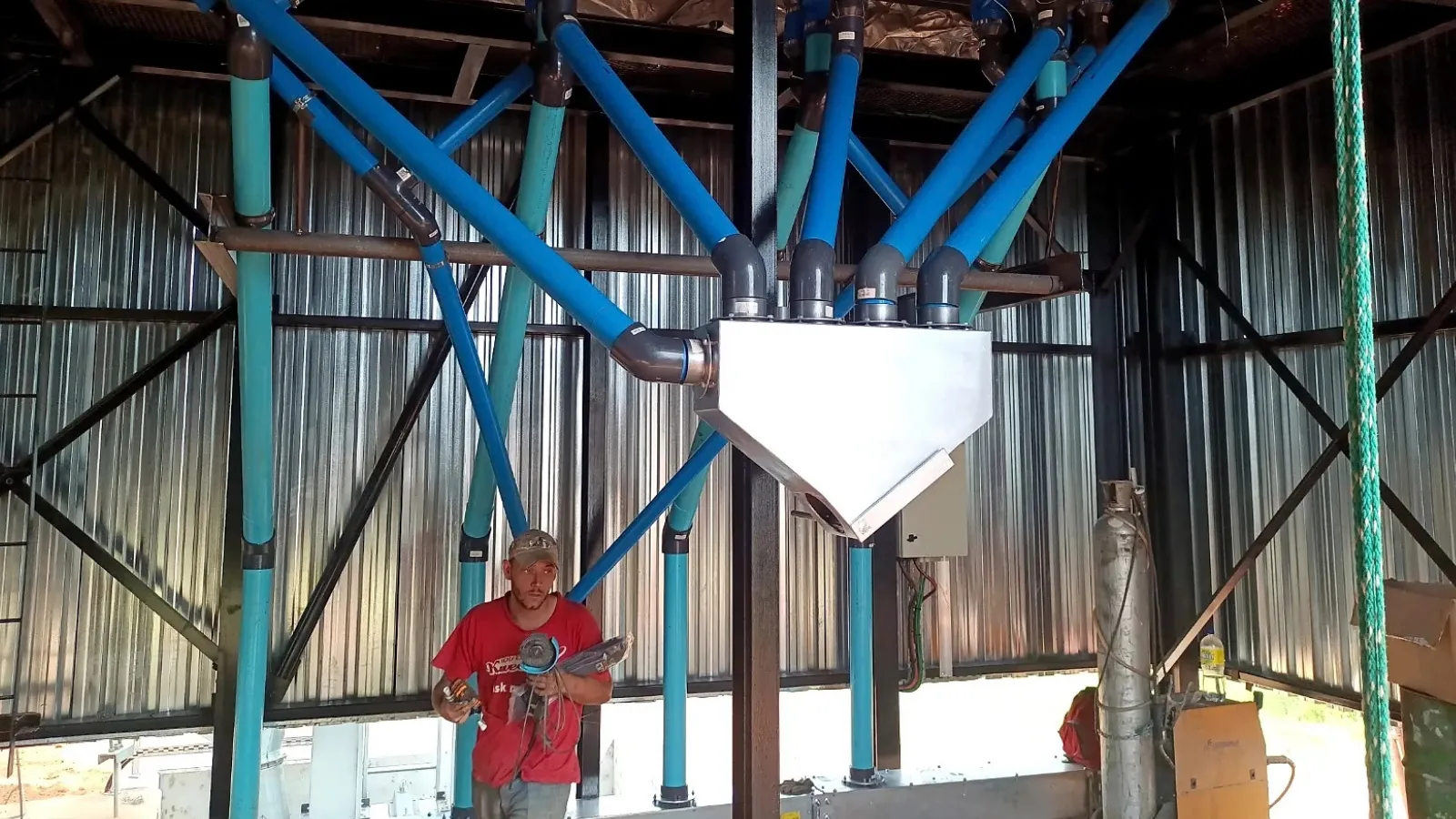 Integrated pipework and product distribution system supporting the Vlakvlei colour sorter installation