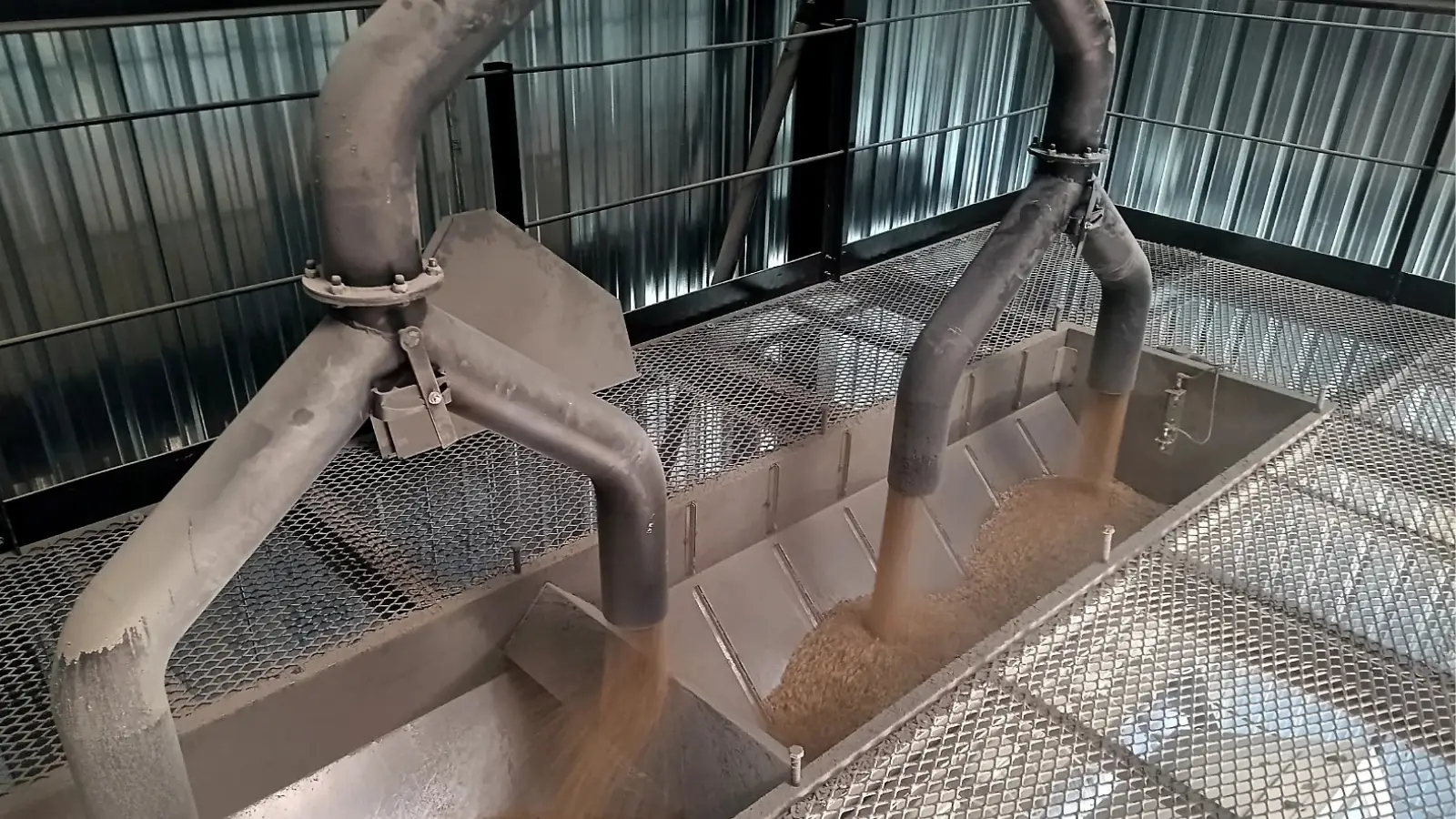 Fertilizer product flowing through routing chutes within the Vlakvlei colour sorting system